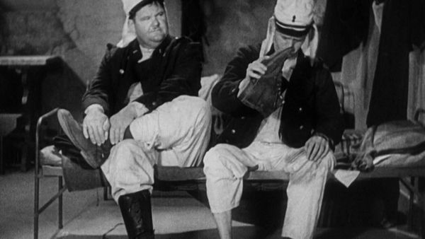 The Laurel & Hardy Show - The Laurel & Hardy Show: Beau Hunks