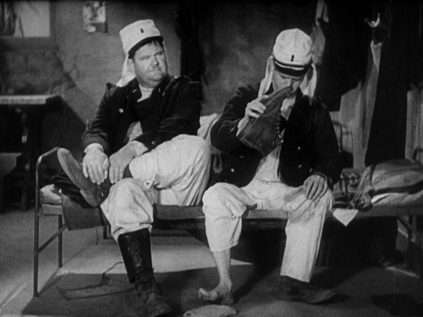 The Laurel & Hardy Show - The Laurel & Hardy Show: Beau Hunks