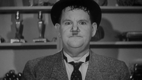 The Laurel & Hardy Show - The Laurel & Hardy Show: Tit For Tat