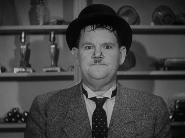 The Laurel & Hardy Show - The Laurel & Hardy Show: Tit For Tat