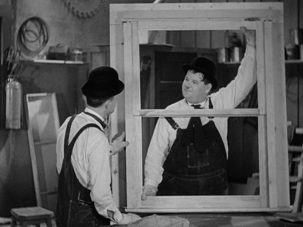The Laurel & Hardy Show - The Laurel & Hardy Show: Busy Bodies