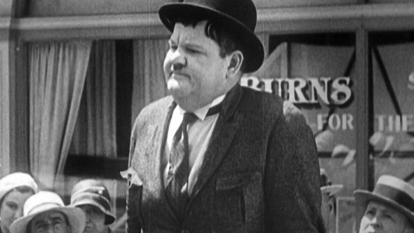 The Laurel & Hardy Show - The Laurel & Hardy Show: One Good Turn