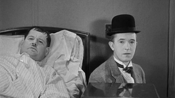 The Laurel & Hardy Show - The Laurel & Hardy Show: County Hospital