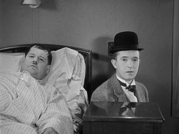 The Laurel & Hardy Show - The Laurel & Hardy Show: County Hospital