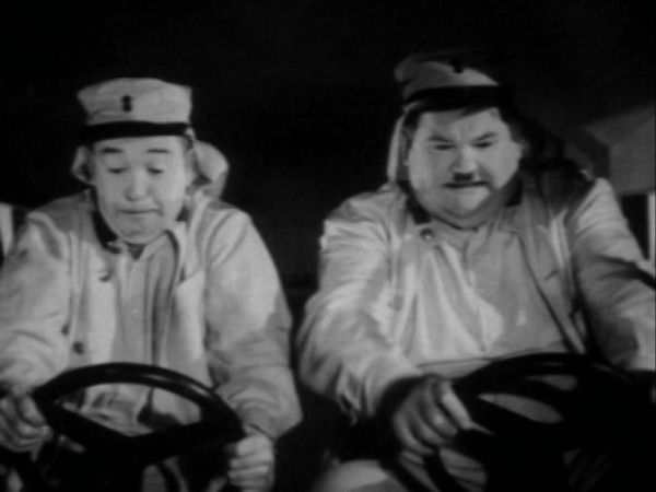 The Laurel & Hardy Show - The Laurel & Hardy Show: Flying Deuces
