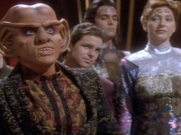 Star Trek: Deep Space Nine - Move Along Home