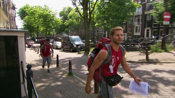 The Amazing Race - Fishy Kiss