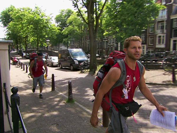 The Amazing Race - Fishy Kiss