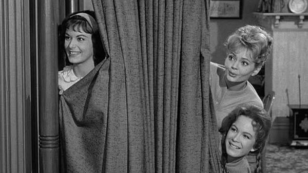 Petticoat Junction - Visit From A Big Star