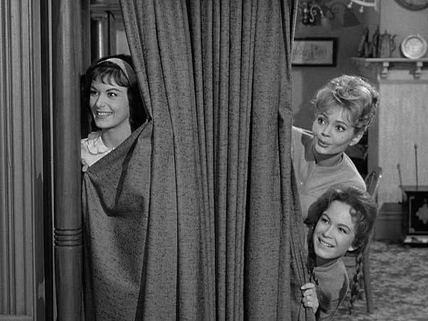 Petticoat Junction - Visit From A Big Star