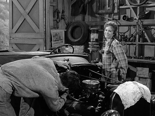Petticoat Junction - Betty Jo's First Love