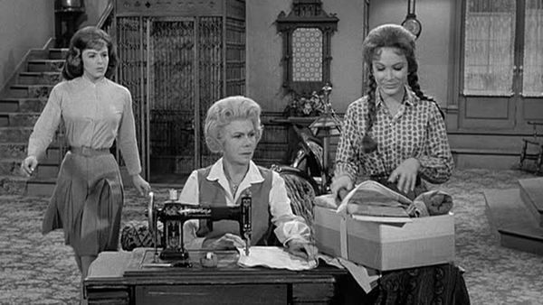 Petticoat Junction - The Talent Contest