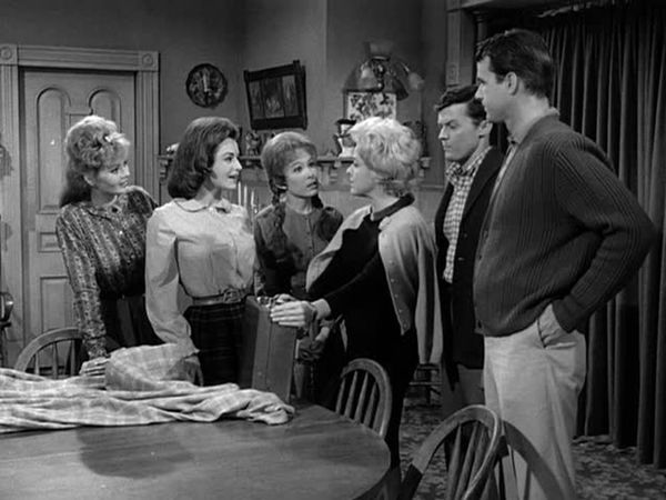 Petticoat Junction - Local Girl Makes Good