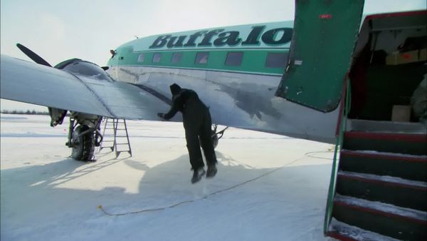 Ice Pilots NWT CA - Up In the Air