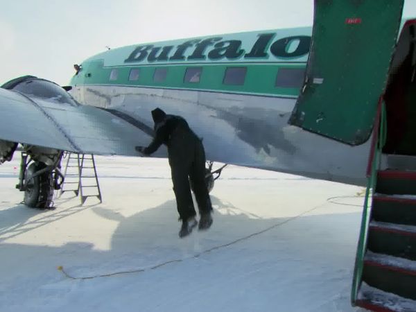Ice Pilots NWT CA - Up In the Air