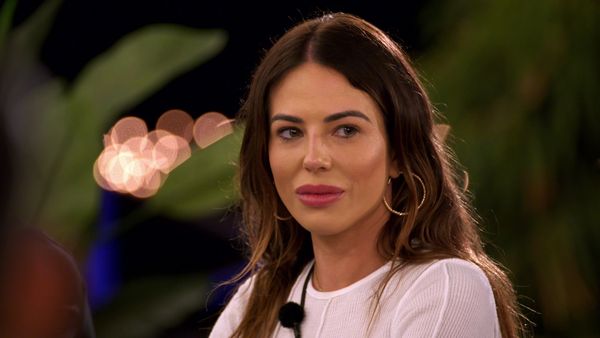 Celebrity Ex on the Beach - Secret Kisses