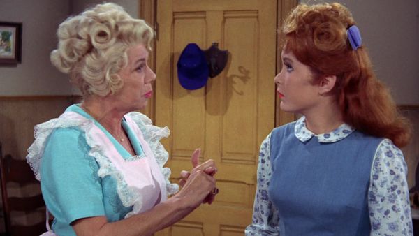 Petticoat Junction - Betty Jo Catches The Bouquet