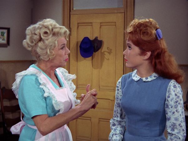 Petticoat Junction - Betty Jo Catches The Bouquet