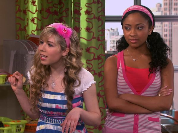 True Jackson, VP - Amanda Hires a Pink