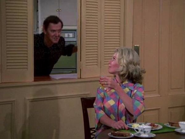 The Odd Couple - Gloria Moves In