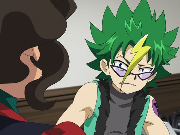 Beyblade Burst - Ataque! Máximo Garuda!