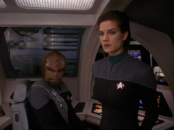 Star Trek: Deep Space Nine - The Darkness And The Light