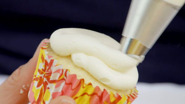 Bake With Anna Olson - Buttercream