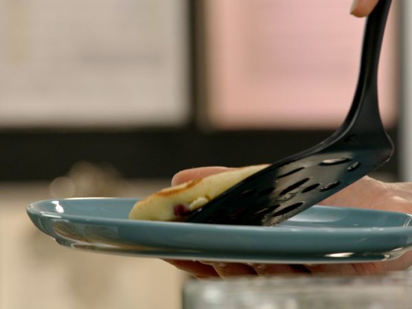 Bake With Anna Olson - Pancakes