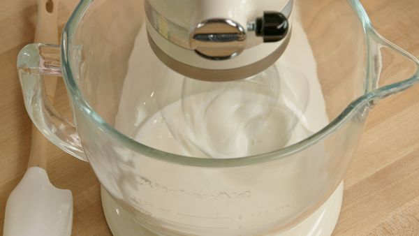 Bake With Anna Olson - Swiss Meringue