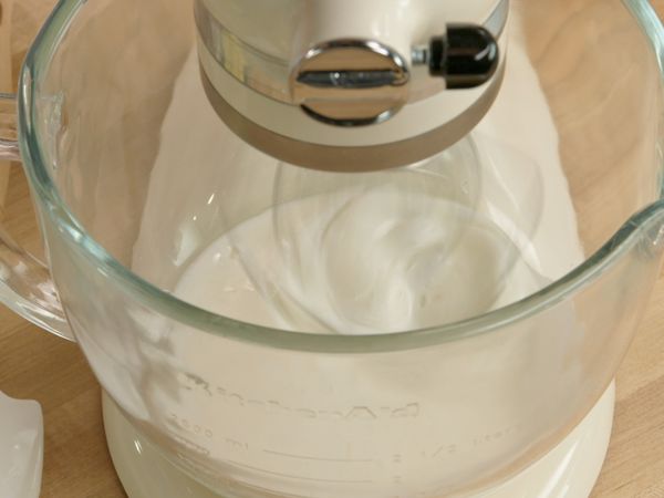 Bake With Anna Olson - Swiss Meringue
