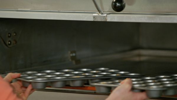 Bake With Anna Olson - Muffins