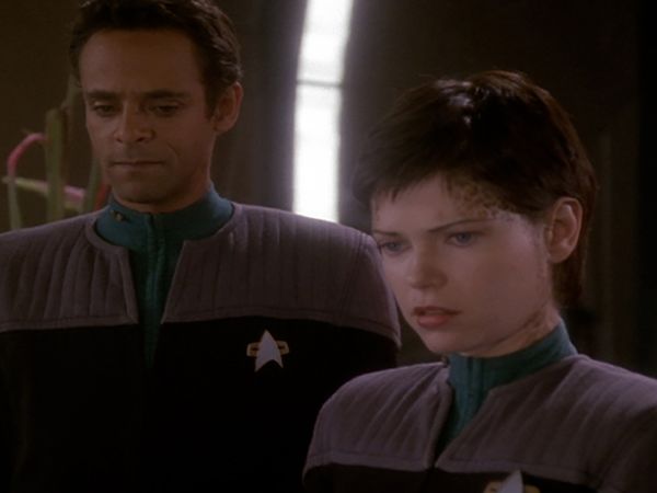 Star Trek: Deep Space Nine - Field Of Fire
