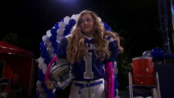 Bella e os Bulldogs - Nova Quarterback, Parte 2