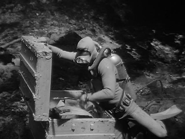 Sea Hunt - Girl In The Trunk