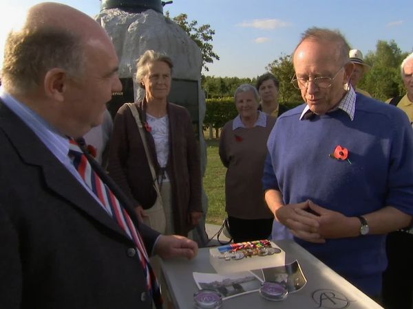 Antiques Roadshow - Remembrance Special