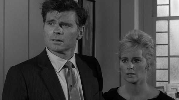 The Twilight Zone - Stopover in a Quiet Town (aka Strangers in Town)