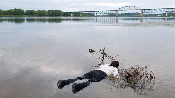 Les Eaux Troubles du Crime - Femme sans nom