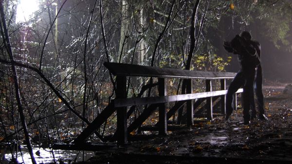 Les Eaux Troubles du Crime - Le mystère des pieds désarticulés