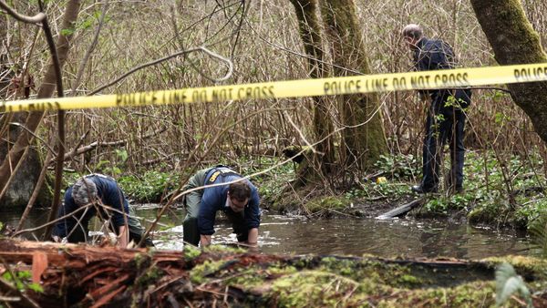 Les Eaux Troubles du Crime - AVEC ET CONTRE MOI