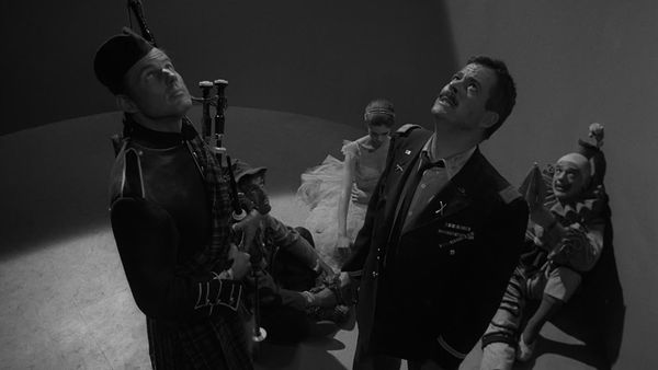 The Twilight Zone - Five Characters in Search of an Exit