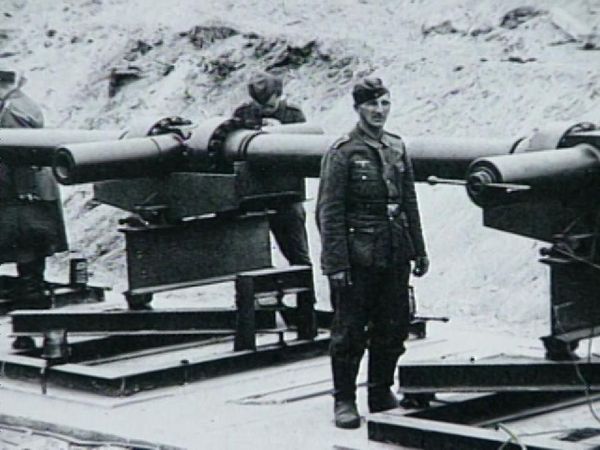 Secrets of War - Super Guns