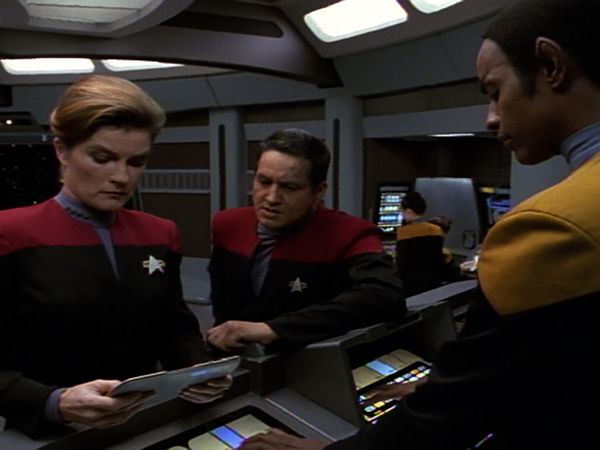 Star Trek: Voyager - Heroes And Demons
