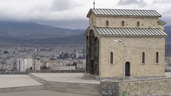 Epic Exploring: Going Local (LAS) - Tbilisi