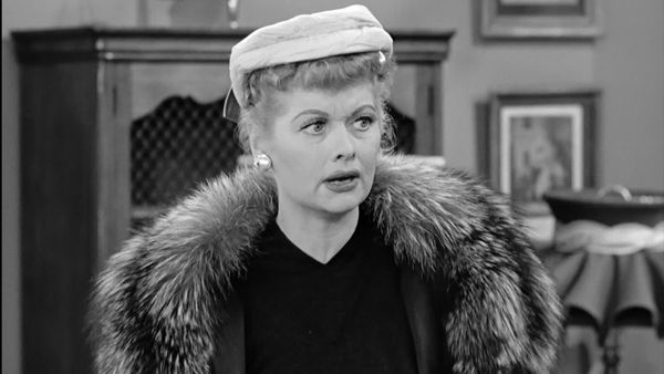 I Love Lucy - Lucy Gets Chummy With The Neighbors
