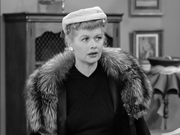 I Love Lucy - Lucy Gets Chummy With The Neighbors