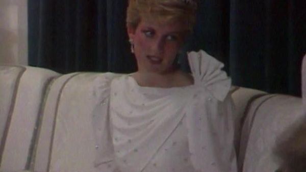 Diana And The Royal Family - Diana Behind The Palace Walls