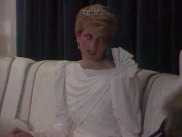 Diana And The Royal Family - Diana Behind The Palace Walls