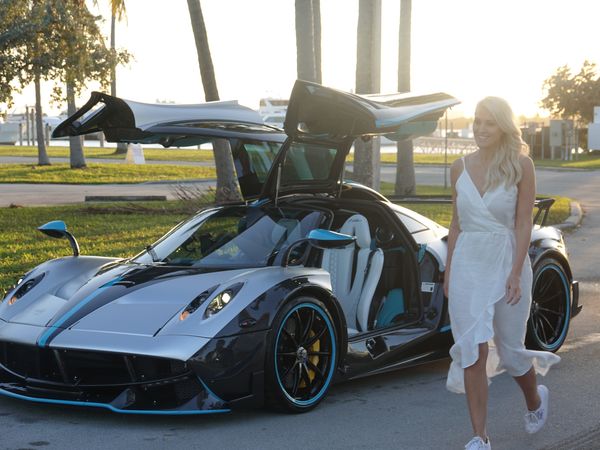 Car Crews with Supercar Blondie (LAS) - Houston