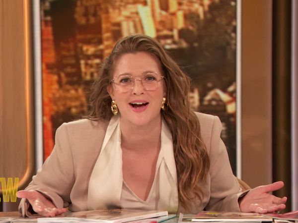 The Drew Barrymore Show - Drew's News, Three Hair Makeovers with Celebrity Hairstylist Chris Appleton