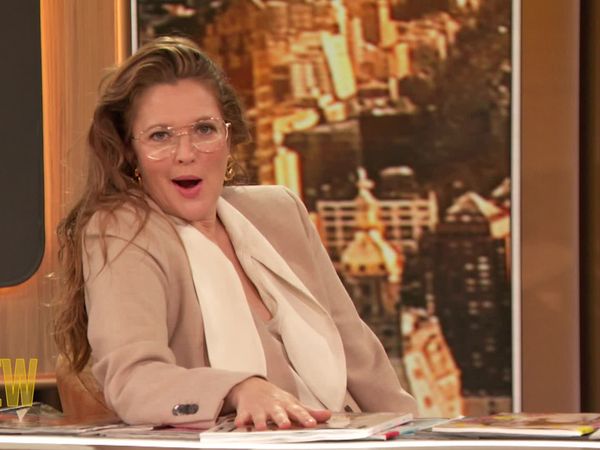 The Drew Barrymore Show - Hillary Rodham Clinton & Chelsea Clinton, Drew's News, In A Minute Hair Tip